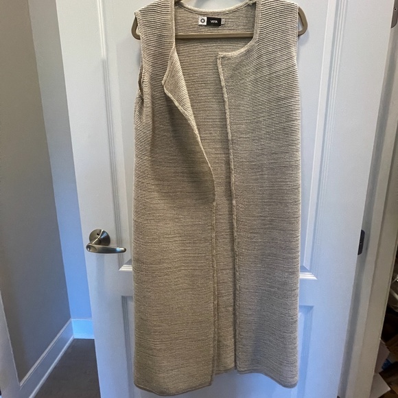 Veta Tops - Linen knitted vest. Stylish and comfortable.